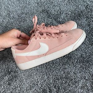Women’s Nikes size 6.5